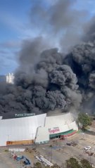 Colapsa parte del centro comercial de Punta del Este por un incendio