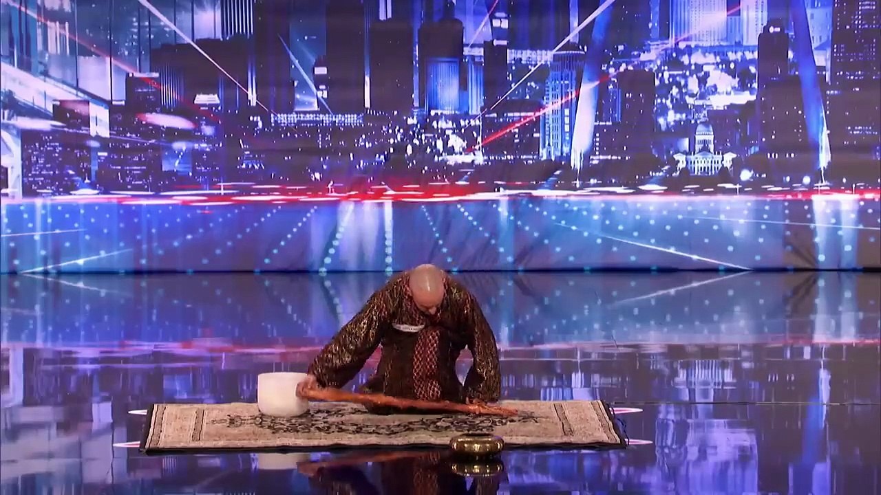 Special Head Levitates and Shocks the World - America's Got Talent 2020_3
