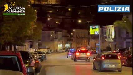 Il rogo dell'auto della Guardia di finanza a Modica, scatta un fermo