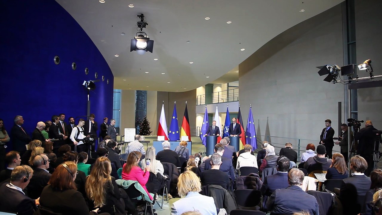 Tusk in Berlin: Droht Europa ein Sicherheits-Loch an der Ostflanke?