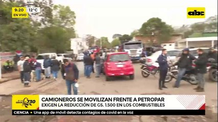 Camioneros se instalan frente a Petropar para exigir reducción de G. 1.500 por litro