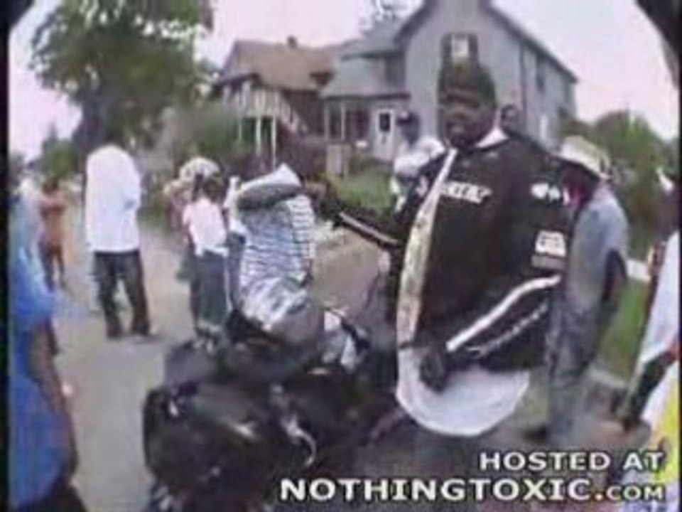 Régis fait de la moto