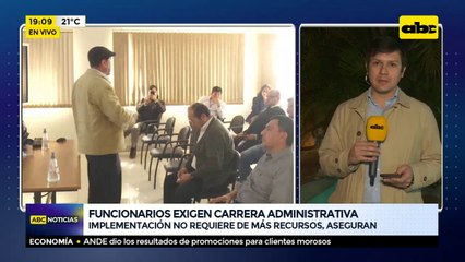 Funcionarios exigen carrera administrativa
