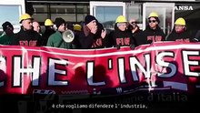 Ex Ilva Genova Cornigliano, lavoratori in corteo con Ansaldo e Fincantieri