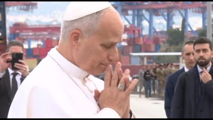 La preghiera di Papa Leone sul luogo dell'esplosione di Beirut
