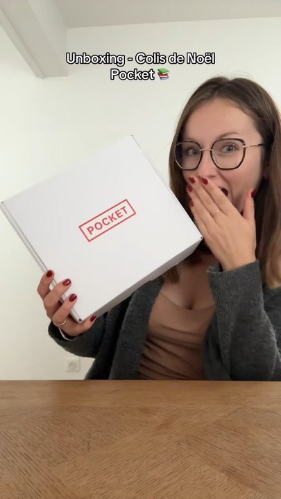 J’ouvre un colis de Noël offert par les éditions Pocket