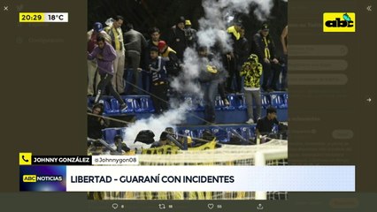 Hinchas de Libertad y Guaraní se enfrentaron con policías