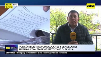 Policía registra a cuidacoches y vendedores