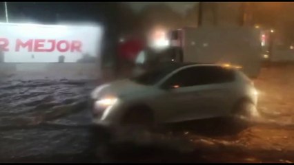 Vídeo Del Raudal Sobre La Avenida Aviadores Del Chaco