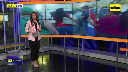 Enfrentamiento entre policías y lugareños