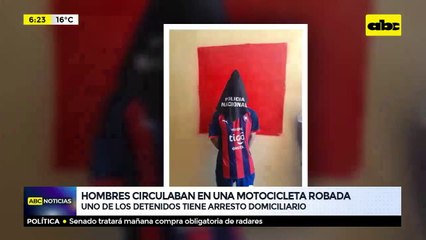 Hombres circulaban en una motocicleta robada