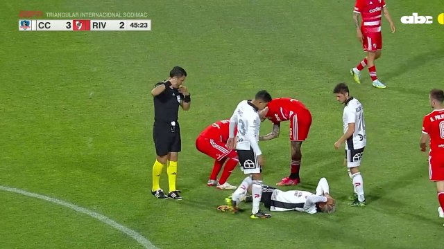 Robert Rojas y el choque de cabezas en la primera jugada en la que participó