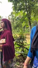 Neng Milah, a village girl wants to go to the garden