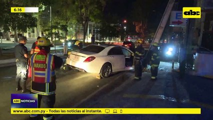 Chocó contra columna y provocó corte de energía