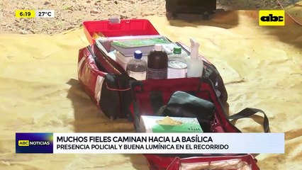 Muchos fieles caminan hacia la Basílica