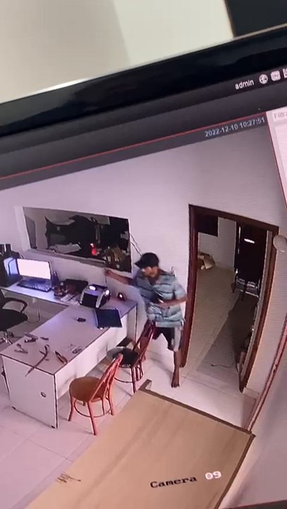 Video: detienen a un presunto ladrón que fue pillado por cámaras de circuito cerrado