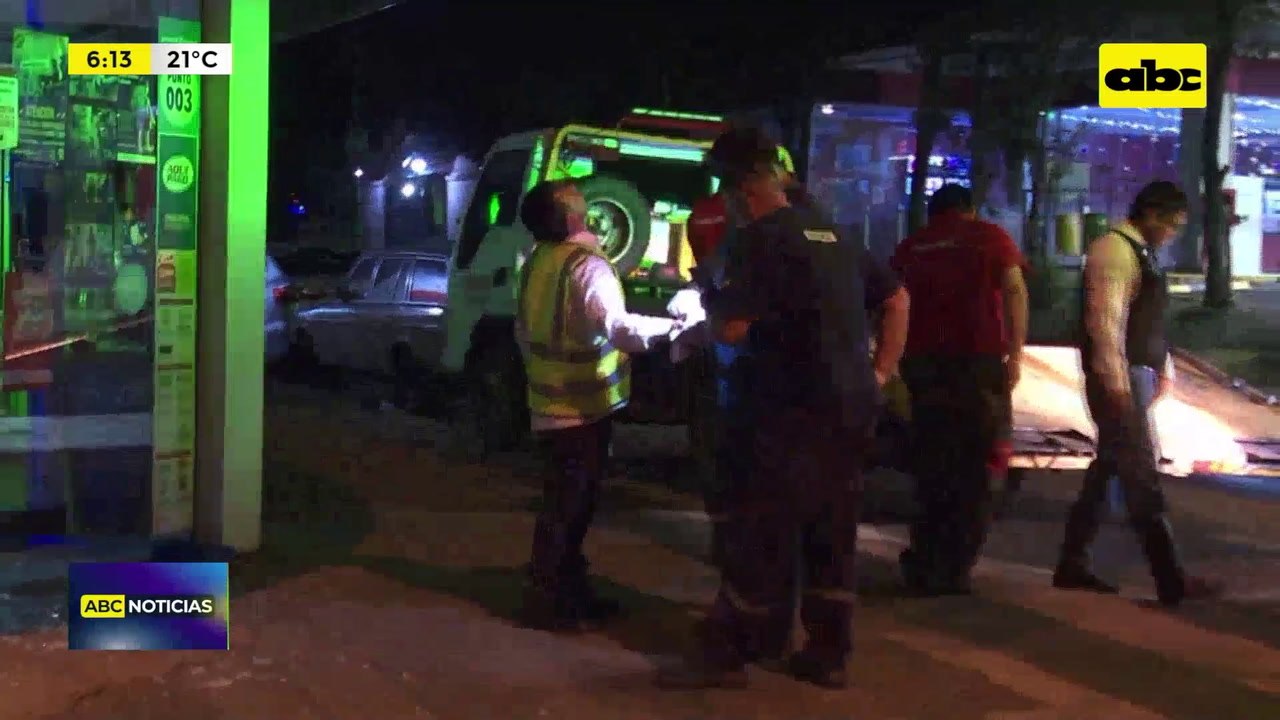 Herido tras explotar una puerta de blindex