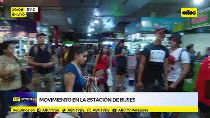 Mucho movimiento en la estación de buses