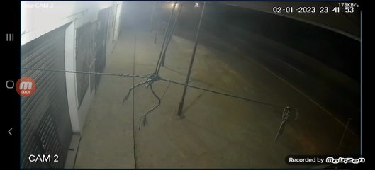 Piedras trituradas sobre el asfalto causan accidente en Itauguá