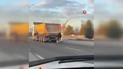 Motosikletli Sürücünün Tehlikeli Takibi Kamerada