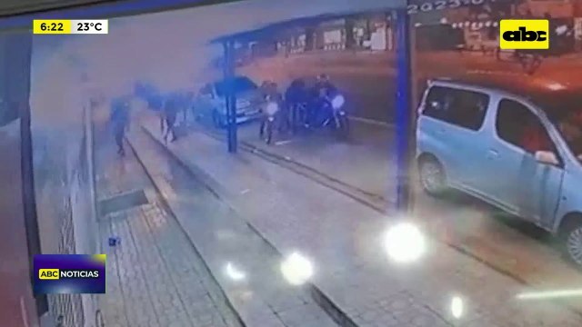 Caen tres jóvenes vinculados a un asalto