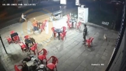 Video: automovilista atropelló a cómplice del motochorro y frustró asalto