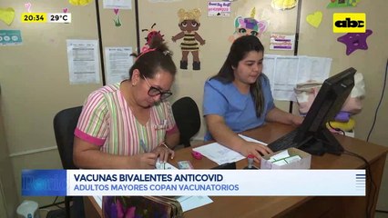 Vacunas bivalentes: adultos mayores copan vacunatorio