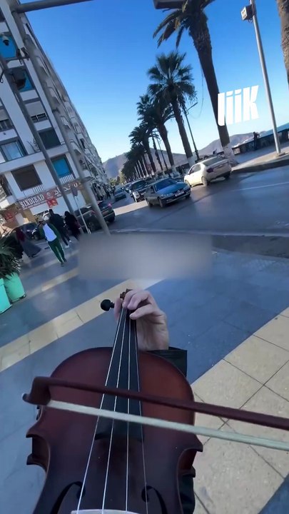 🎻 Alae Houti, 23 ans, est violoniste à Oran.