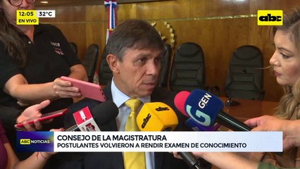 Postulantes vuelven a rendir examen