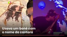 Zé Felipe beija figura de papelão de Ana Castela no palco de show em Portugal