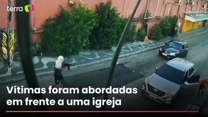 Criminosos armados roubam motoristas em plena luz do dia no RJ; veja momento