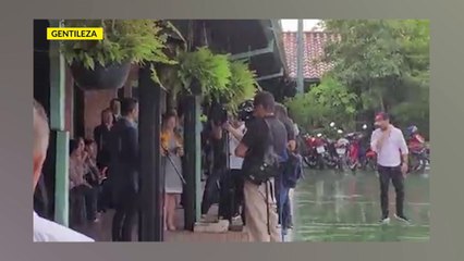 Agentes de PMT, bajo la lluvia