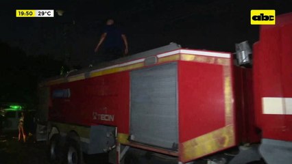 Video: Gran incendio en depósito clandestino de combustibles