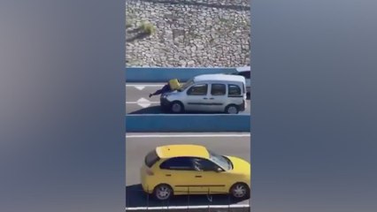 Atropella a un repartidor de Glovo y conduce varios kilómetros con él sobre el capó de su furgoneta