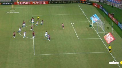 JEAN FERNANDES ATAJÓ EL PENAL