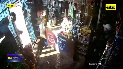 Video: Dueño de negocio frustró un asalto en Limpio