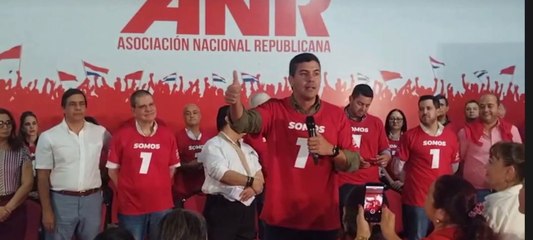 Santiago Peña ahora promete a médicos que van a "ganar más, se van a jubilar más jóvenes y van a trabajar menos"