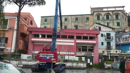 Vietri sul Mare (SA) - La demolizione dell'ex scuola elementare (02.12.25)