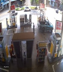 Bus sin frenos provoca accidente