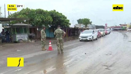 Video: Largas colas de vehículos en Puerto Falcón