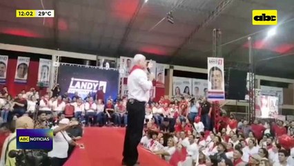 Video: Wiens pisotea billete de  100 dólares