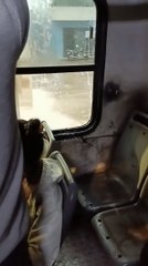 Pésimo servicio del transporte público: colectivo filtra agua en su interior durante lluvias