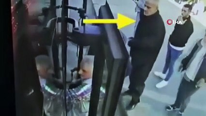 Büyükçekmece'de İETT otobüsünde yankesicilik kameraya yansıdı