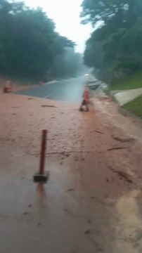 obra de ampliación de la ruta PY02 se inundan en Caacupé