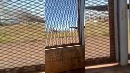 Video De Auto Con  Chapa Paraguaya Incendiandose En El Puente Posadas Encarnación Lado Argentino Cerca De La Casilla De Aduanas Y Control De Migraciones