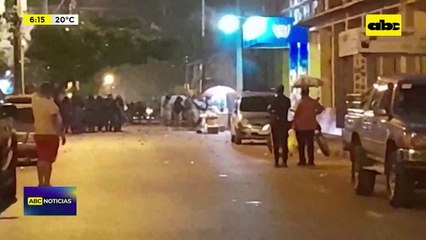 Video: Incidentes entre hinchas y policía en Luque