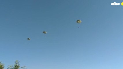 Prácticas De Paracaidistas En La Bahía De Asunción