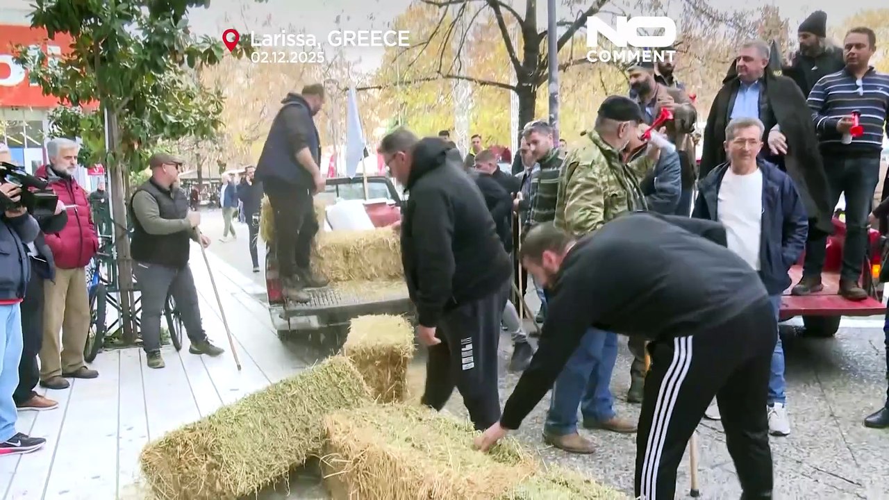 Οι Έλληνες αγρότες εντείνουν τα πανελλαδικά μπλ...