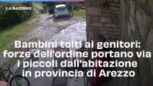 Bambini tolti ai genitori: forze dell'ordine portano via i piccoli dall'abitazione in provincia di Arezzo