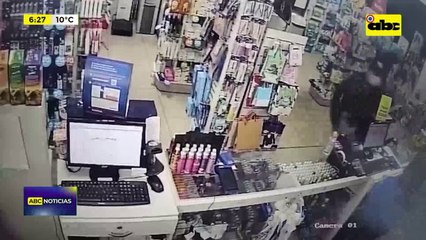 Video: Habría asaltado tres veces la misma farmacia